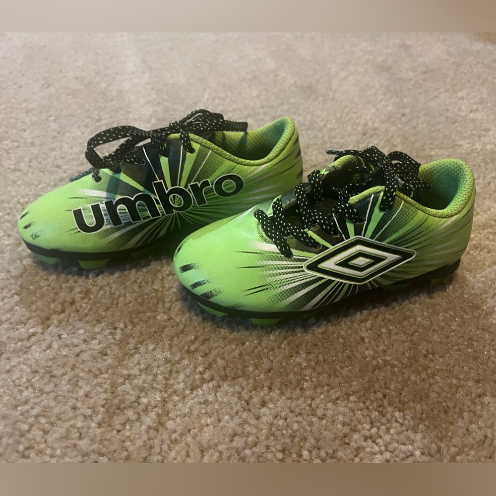 Umbro Kids Cleats Soccer - Green and Black